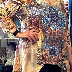 Women’s tunic top. Size xl. Fully washable.